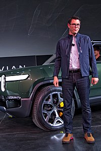 Rivian pendiri dan CEO Robert "RJ" Scaringe di debut Rivian R1S SUV di tahun 2018 Los Angeles Auto Show, November 27, 2018.jpg