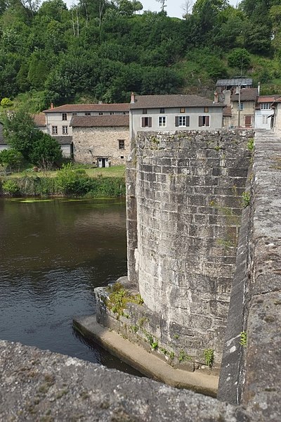 File:Saint-Léonard-de-Noblat Pont 3986.JPG