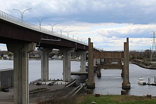 <span class="mw-page-title-main">Sakonnet River Bridge</span> Bridge in between Portsmouth and Tiverton