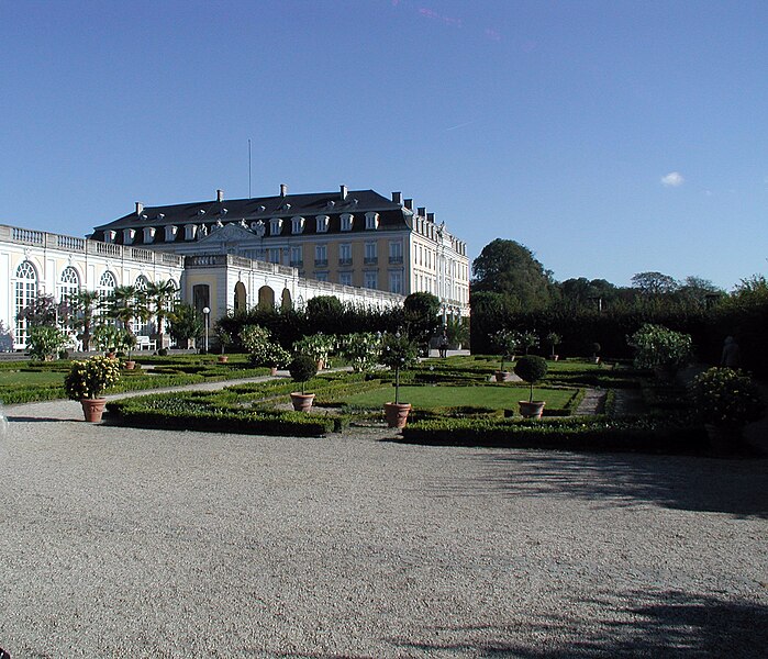 File:Schloss-Augustusburg.jpg