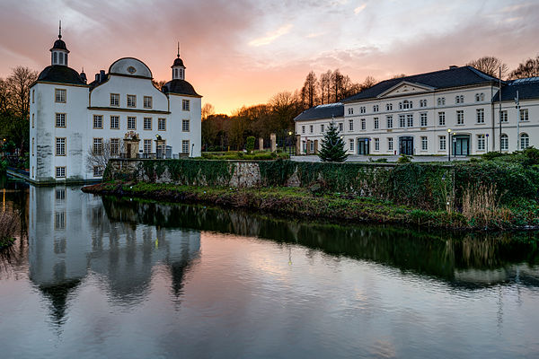 Image: Schloss Borbeck Komplettansicht Sonnenuntergang 2012