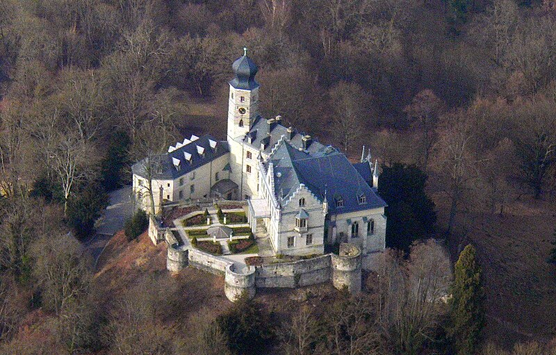 File:Schloss Callenberg Luftbild.jpg