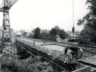 Heutige Brücke, im Bau 1946 durch die Firma Gebrüder Riedel (heute Riedel Bau)
