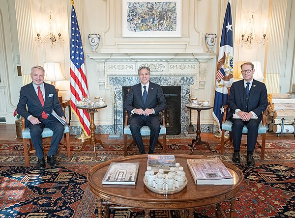 Billström with U.S. Secretary of State Antony Blinken and Finnish Foreign Minister Pekka Haavisto in Washington, D.C., 8 December 2022