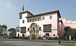 Sede dell'ambasciata argentina in Avenida Arequipa.