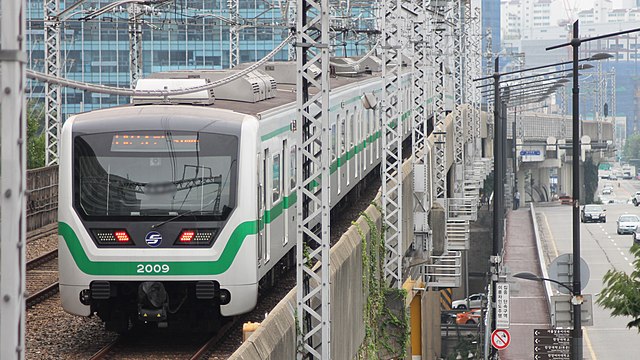 Seoul Metro 2000 series train on Line 2