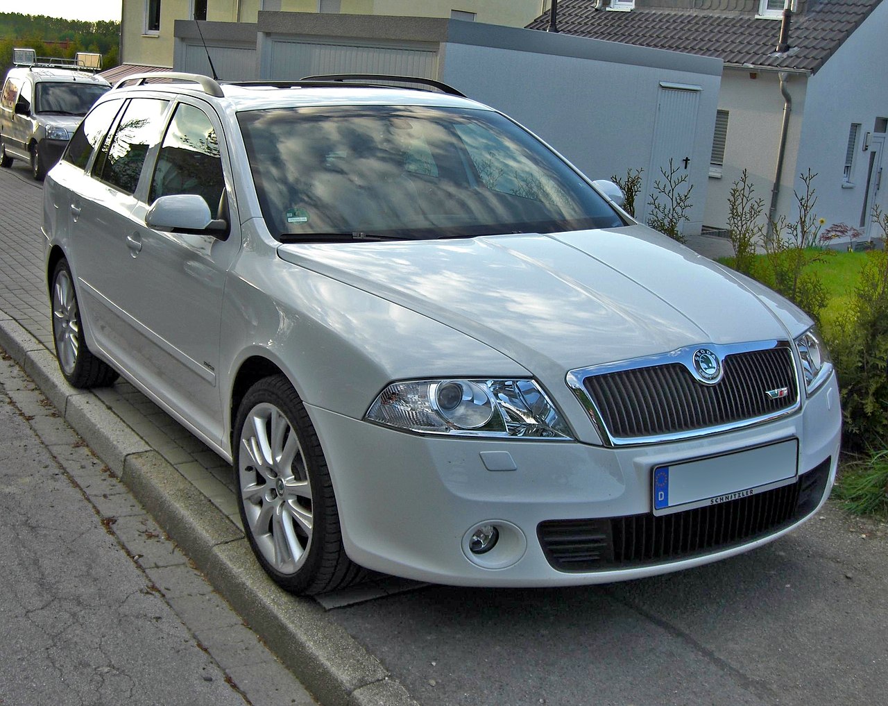 File:Škoda Octavia II RS Combi 01.JPG - Wikimedia Commons