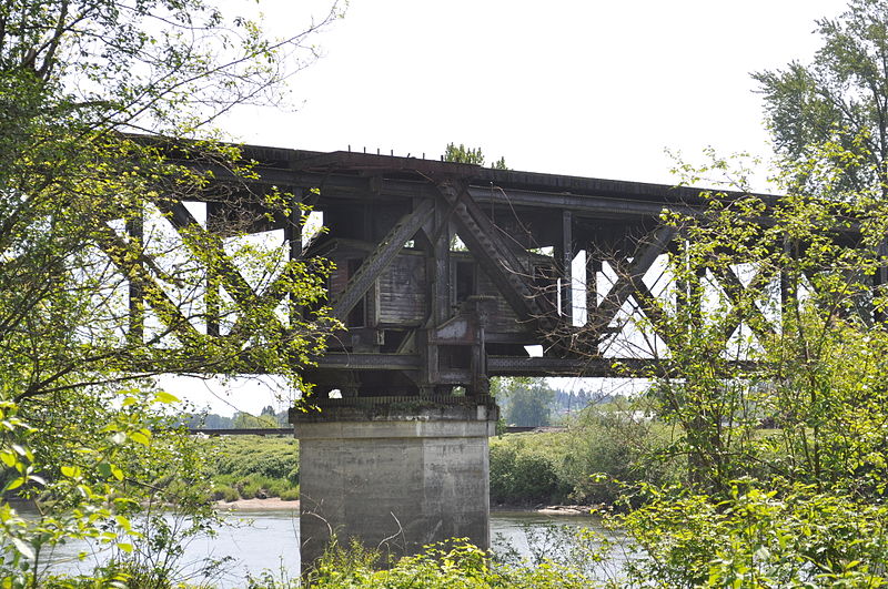 File:Snohomish, WA - shack on old railway drawbridge.jpg