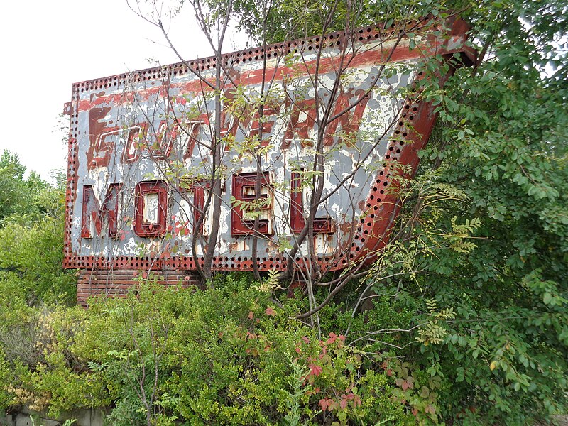 File:Southern Motel sign, Crisp County.JPG