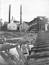 Southern Pine Lumber Company sawmill and millpond, circa 1907 Southern Pine Lumber Company sawmill, TX.jpg