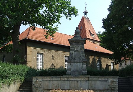 Springe Gestorf Kirche mit Kriegerdenkmal