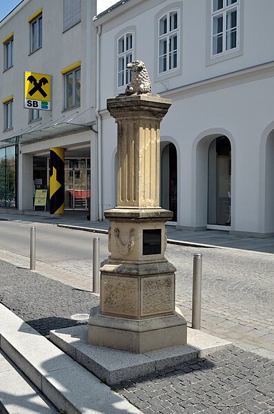 File:Stadtsäule, Neulengbach.jpg