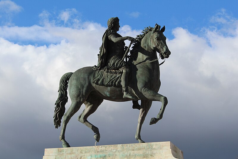 File:Statue équestre Louis XIV Lyon 11.jpg