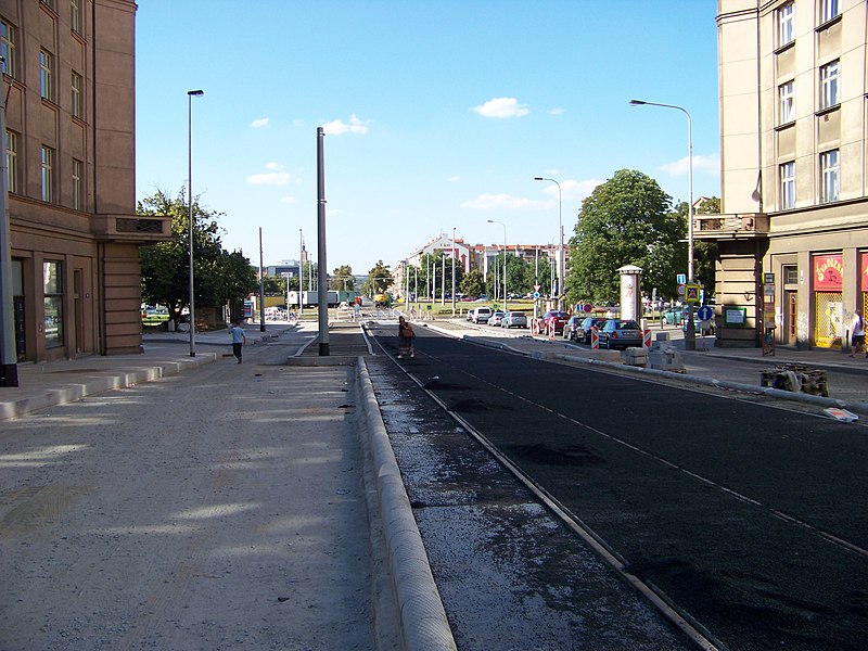 File:Svatovítská, od Kafkovy k Vítěznému náměstí, rekonstrukce.jpg