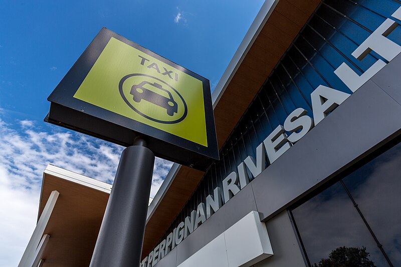 File:Taxi aéroport Perpignan-Rivesaltes.jpg