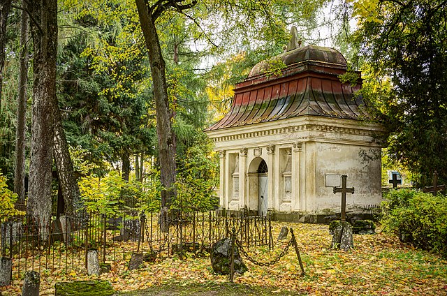 Старинное кладбище в Тарту