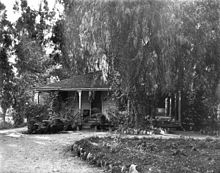 La casa de Elias J. ("Lucky") Baldwin, el ex Hugo Reid Adobe, en Rancho Santa Anita, ca.1903 (CHS-5178) .jpg