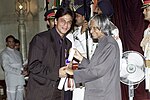 Thumbnail for File:The renowned actor Shri Shah Rukh Khan receives the Padma Shri award from the President Dr. A.P.J. Abdul Kalam in New Delhi on March 28, 2005.jpg