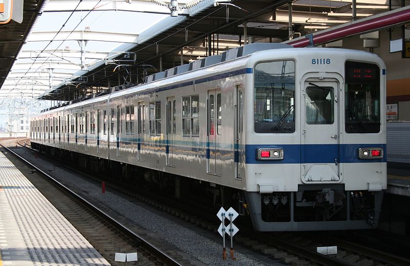 File:Tobu-utsunomiya-line-emu8000.JPG