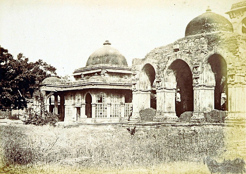 File:Tomb of Qutub-e-Alam and his sons Ahmedabad Vatva 1866.jpg