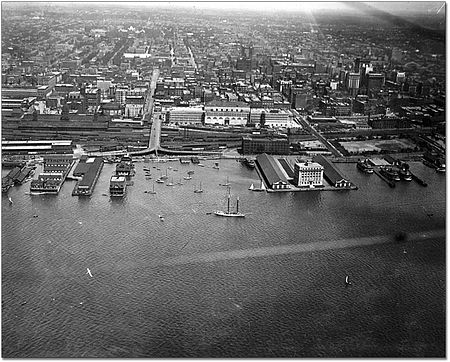 Fail:Toronto_Harbour,_1919.jpg