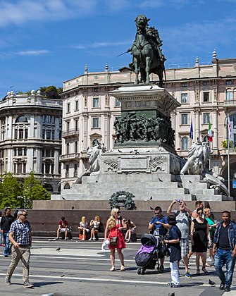 The Monument to King Victor Emmanuel II and the Palazzo Carminati behind it.