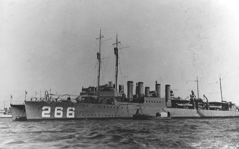 File:USS Greene (DD-266) at anchor, in 1919-1922 (NH 70868).jpg
