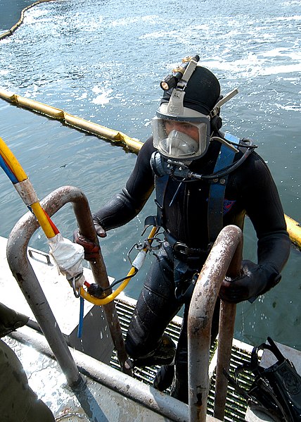 File:US Navy 050610-N-2385R-087 - Information Systems Technician 2nd Class Aaron Scrimager returns to the dive boat after successfully completing a diving evolution.jpg