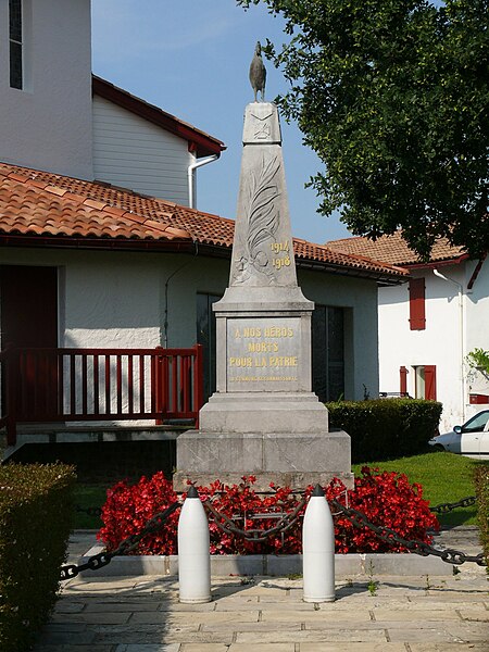 File:Urt - War memorial.jpg