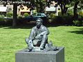 Sculpture of a worker who digs up bog. Placed in Lisserbroek