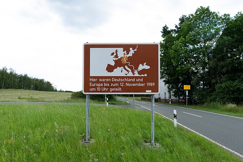 File:Verkehrszeichen Teilung Deutschlands 20200712.jpg