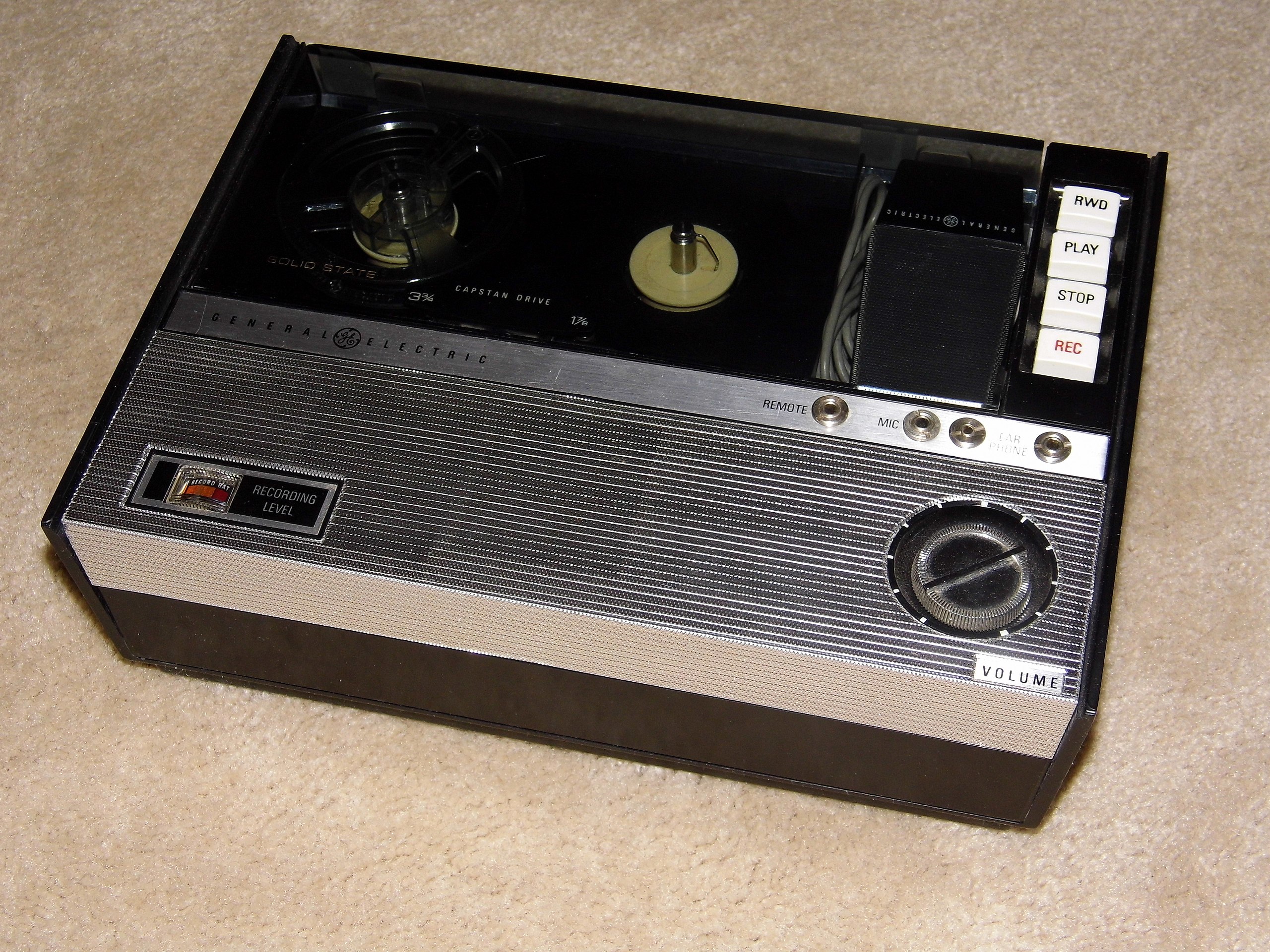 File:Vintage General Electric Reel-To-Reel Portable Musaphonic Tape Recorder,  Model M8010, Measures 11.3 x 8 x 3.2 Inches, Circa 1966 (12682986094).jpg -  Wikimedia Commons