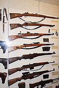 WWII rifles (32562020871).jpg