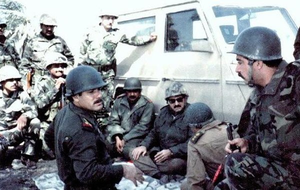 Iraqi commanders discussing strategy on the battlefront (1986)