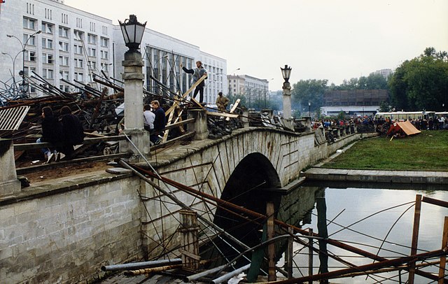 Makeshift barricade near the walls of the House of Soviets during 1991 coup attempt