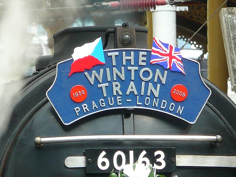 File:Winton-Train-Headboard-London-Liverpool-St-Stn-20090904.jpg
