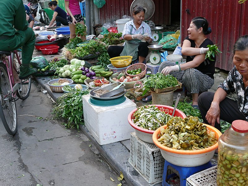 File:Womens in the market - Hanoi.jpg