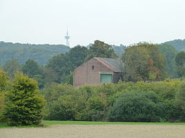 View of Jungmannshof, in the background the Wuppertal-Westfalenweg telecommunications tower