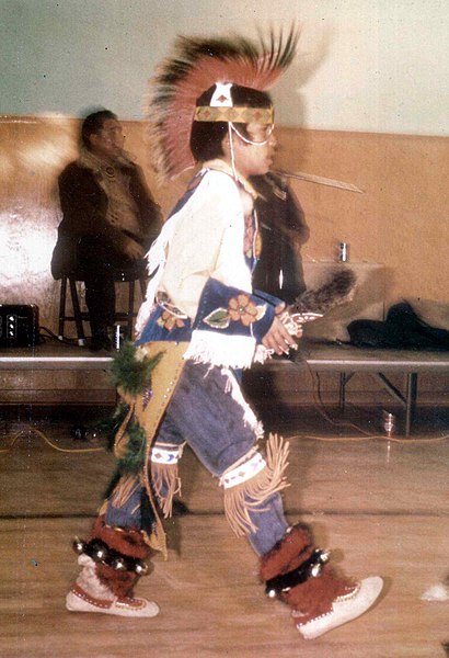 File:Young Blackfoot dancer, Alberta.JPG