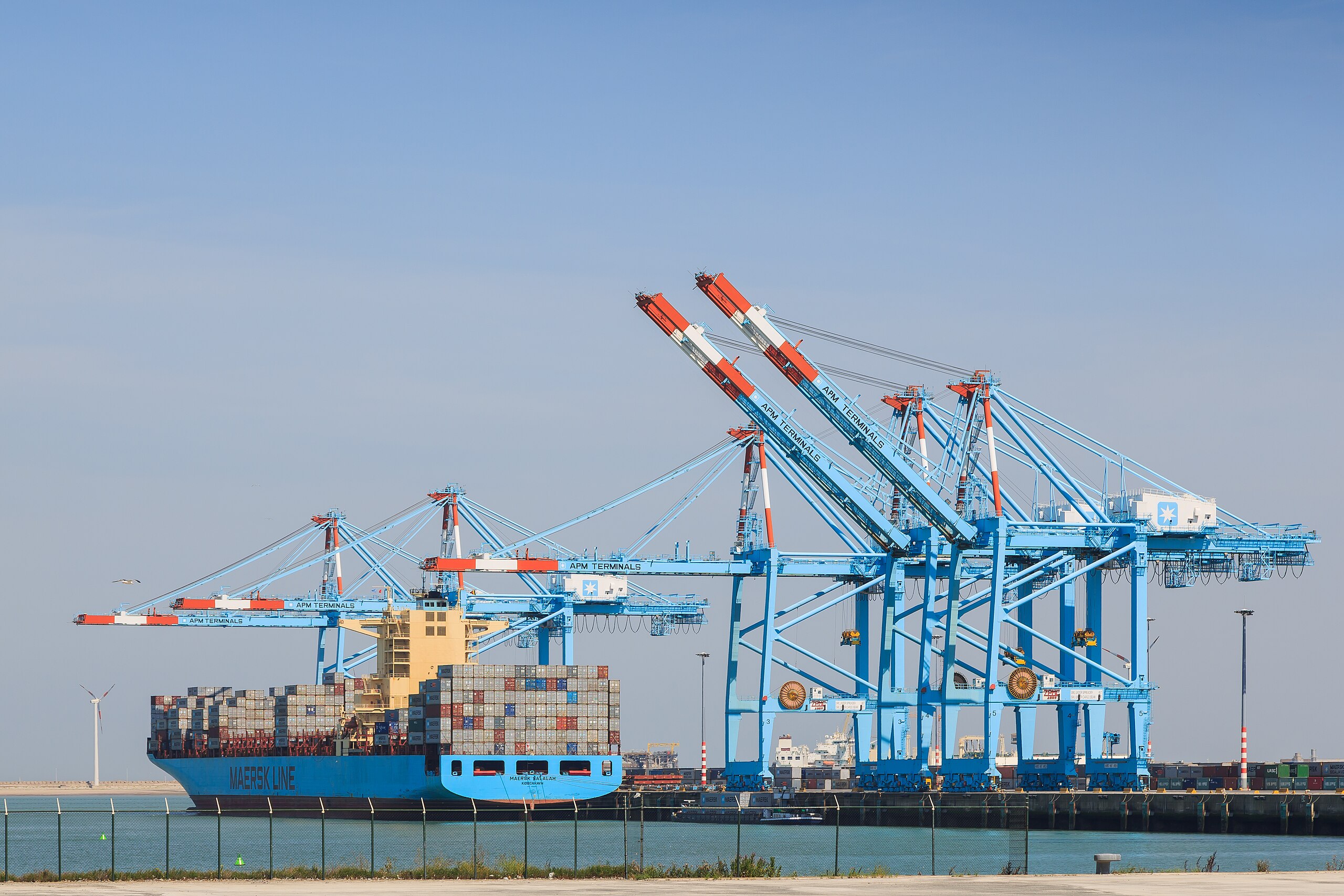 File Zeebrugge Belgium Portal crane APM Terminals 02.jpg