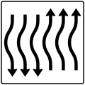 Zeichen 514–18 Verschwenkungs­tafel, kurze Verschwenkung – mit Gegenverkehr – nach links dreistreifig in Fahrtrichtung und dreistreifig in Gegenrichtung