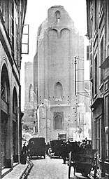 Campanar escapçat l'abril del 1926, vist des del carrer dels Paradoux.