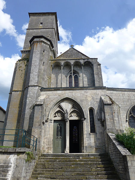 File:Église Saint-Christophe de Neufchâteau-Extérieur (3).jpg