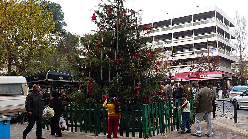 File:Χριστουγεννιάτικο Δένδρο Αμαρουσίου.jpg