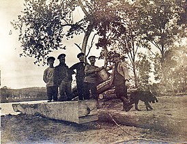 Capitaine d'état-major V.K. Arseniev (deuxième à droite) avec les membres de la première expédition secrète, 1911