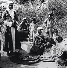 Palestinian Druze family making bread 1920. drvzyvt Avpvt pytvt-JNF022334.jpeg