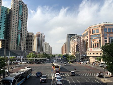 File:安立路和大屯路的交叉口的街景，摄于人行天桥上.jpg