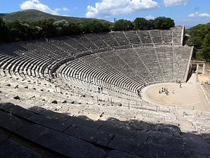 Vedere panoramică a teatrului din Epidaur