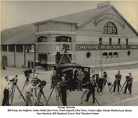 Fail:1930_Cinesound_studios_and_Crew.jpg
