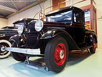 Ford Model 46 (V-8) ημιφορτηγό μισού τόνου (1933). Το BB είναι παρόμοιο, η μόνη εξωτερική διαφορά είναι η έλλειψη του εμβλήματος V-8 στη μπάρα στήριξης των προβολέων.